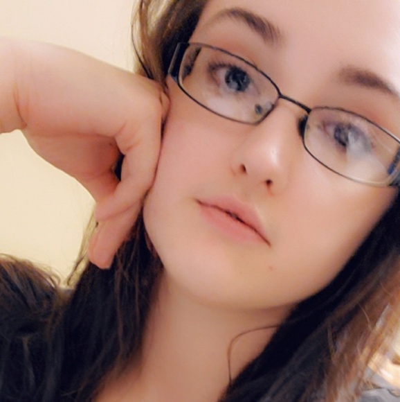 Meet your Posher, Abigail - Picture 1 of 1